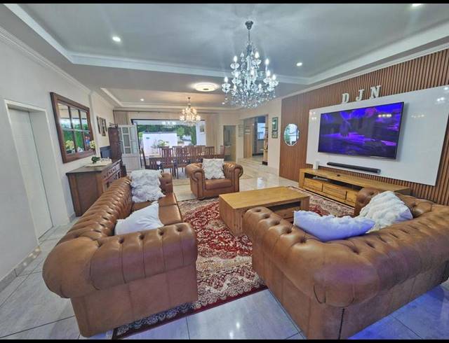 5 BEDROOM HOUSE FOR SALE IN WATERKLOOF RIDGE